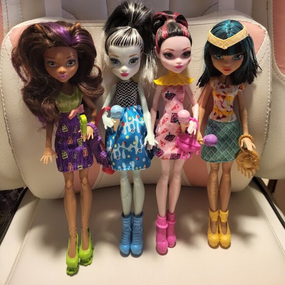 Monster High ICE Scream Ghouls Frankie Draculaura Cleo Clawdeen
